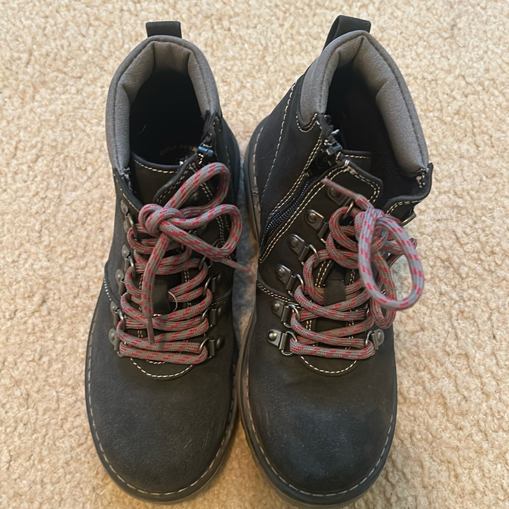 Boys boots